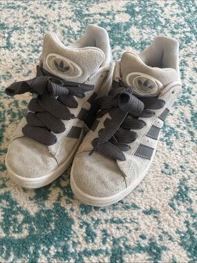 Adidas Women’s campus sneakers